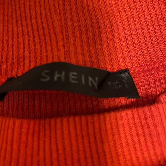 Mock-Neck Rib-Knit Form Fitted Tee - Picture 2 of 3